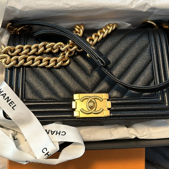 Chanel Flap V bag Chev/black - Picture 12 of 12